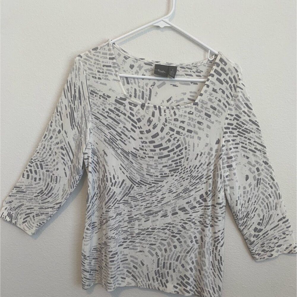CHICO'S TRAVELERS Women's Textured Slinky Knit Blouse 3/4 Sleeve